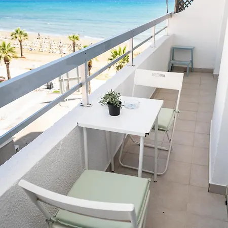 Lazuli Sea View Beachfront - Ap Finikoudes Larnaca