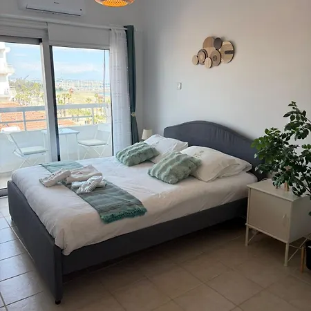 Lazuli Sea View Beachfront - Ap Finikoudes Apartamento *