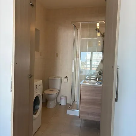 Lazuli Sea View Beachfront - Ap Finikoudes Apartamento