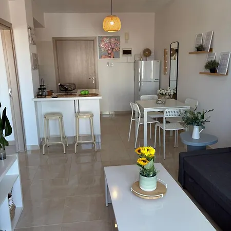 Lazuli Sea View Beachfront - Ap Finikoudes Larnaca