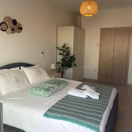 Apartamento Lazuli Sea View Beachfront - Ap Finikoudes Larnaca