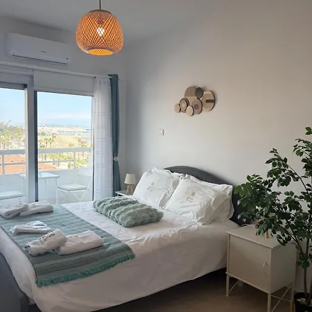 Lazuli Sea View Beachfront - Ap Finikoudes Apartamento